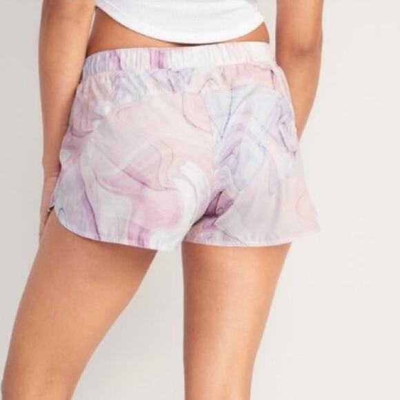 Old Navy Looking glass Mid-Rise StretchTech Dolphin-Hem Run Shorts - Picture 3 of 10